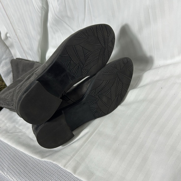 Lime Light Joaquin Faux Suede Studded Knee High Tall Gray Riding Boots Size 8 - Picture 5 of 10